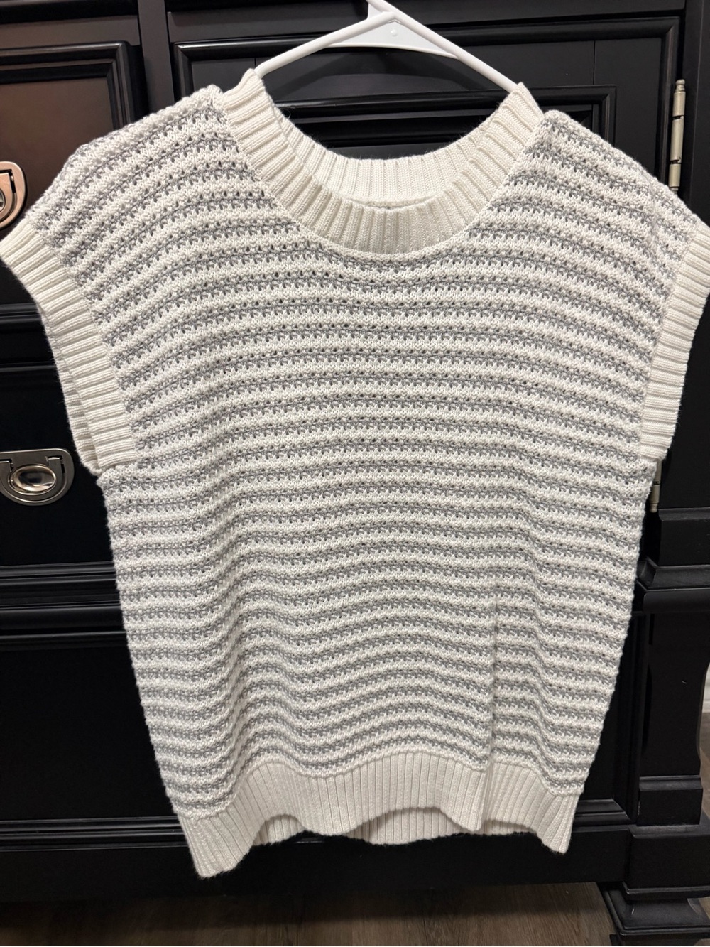 Cream Textured Knit Sleeveless Sweater - Women's Crewneck